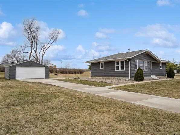 7104 Selzer Rd, Fairfax, IA 52228