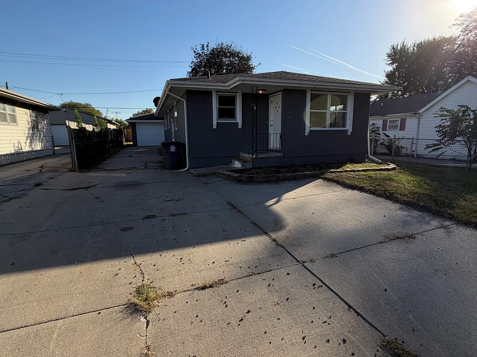 5 bed, 2010 sqft, $2,400 — Photo 1