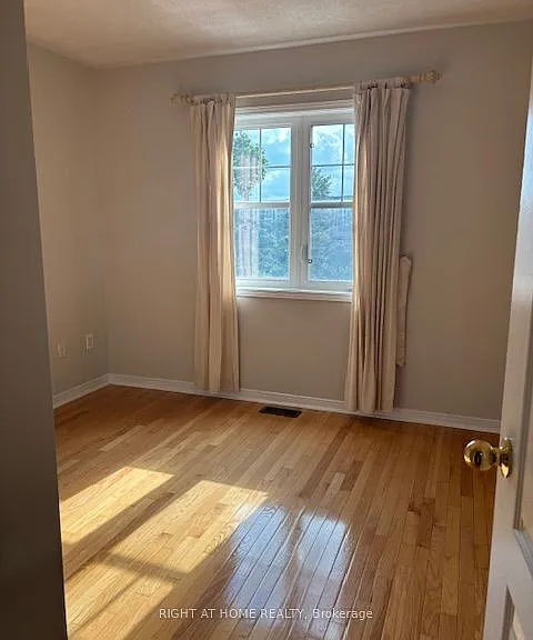 69 Crystal Glen Cres — Photo 12