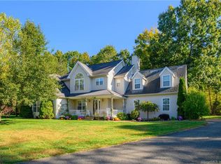 6 Buckboard Ln, New Milford, CT 06776
