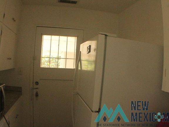 4th image of 907 W Summit St