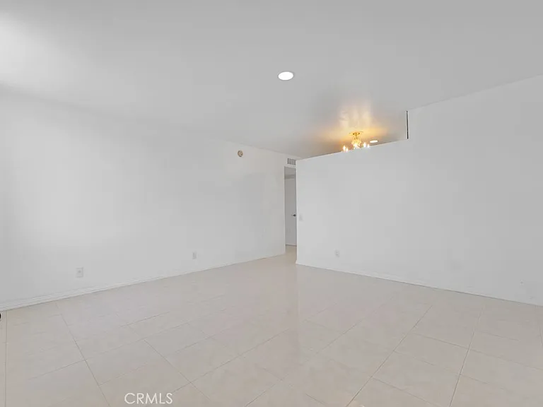 5301 Balboa Blvd — Photo 17