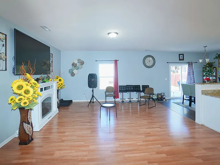 9728 Crooms Ct — Photo 5