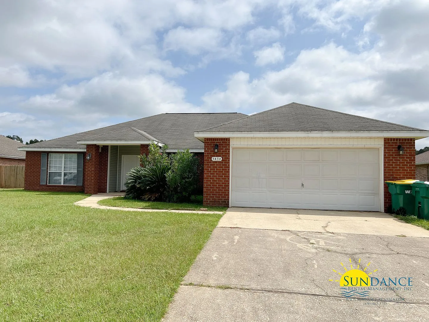 Charming Newly Painted 4-Bedroom Home in Crestview! — Photo 1