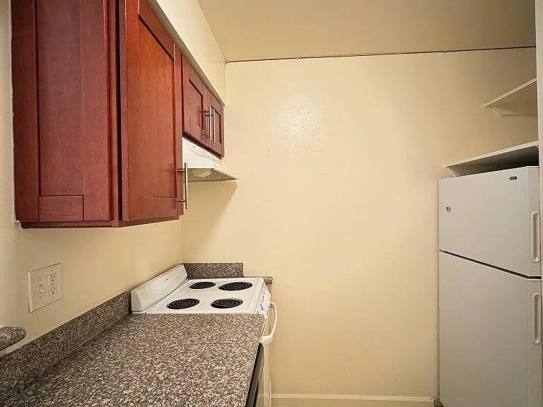 1555 Oxford Street — Photo 8