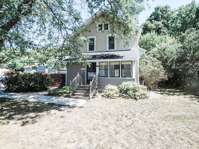 224 James Ave — Photo 32