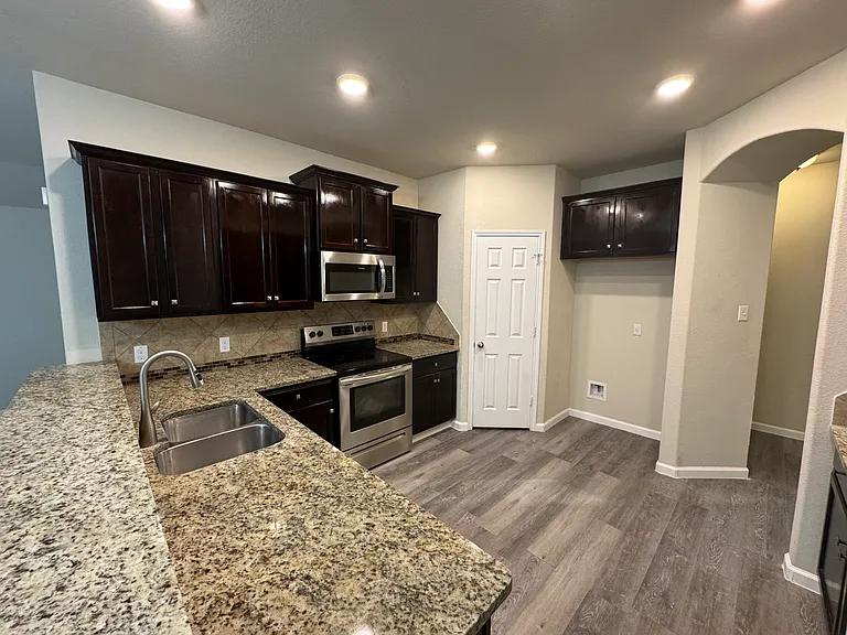 3020 Skinner Dr — Photo 5