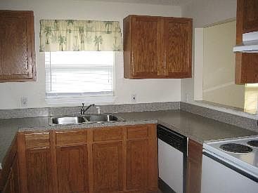 2nd image of 739 Broxton St