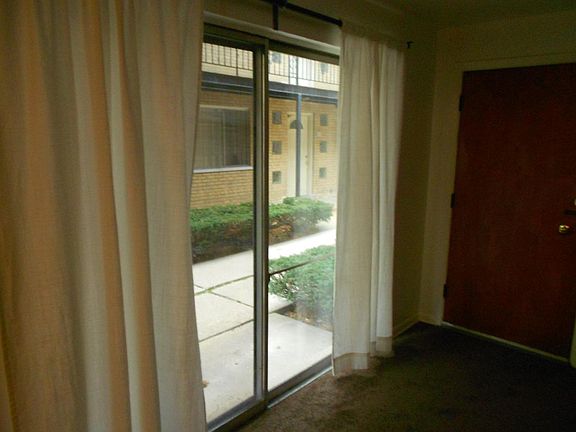 4th image of 12623 S Lincoln St APT 202