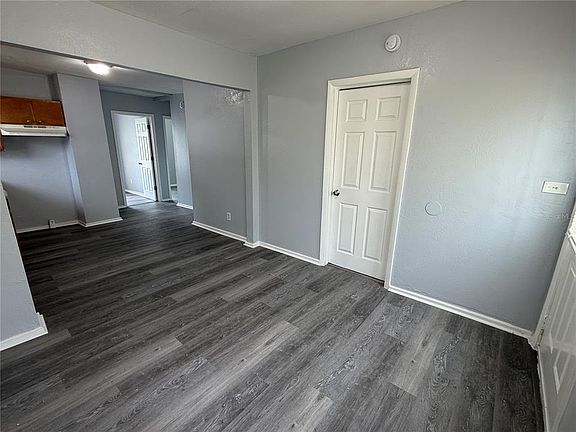 3rd image of 1748 2nd St NE