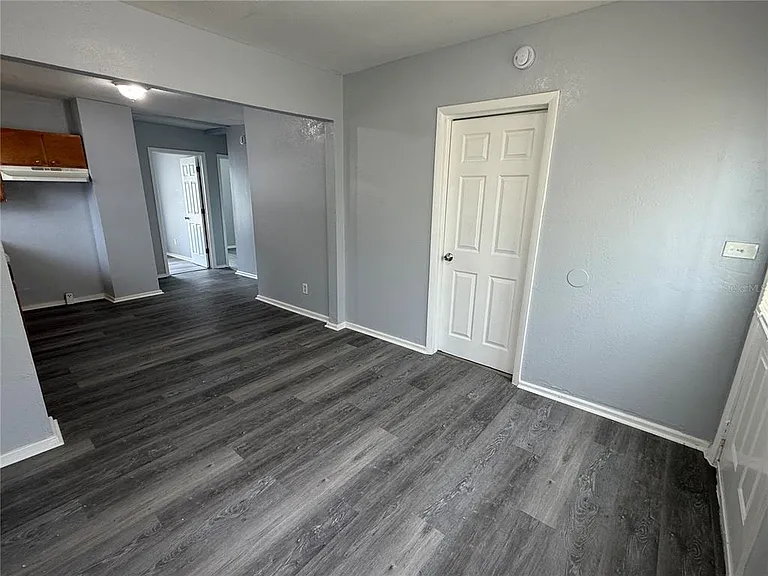 1748 2nd St NE — Photo 3