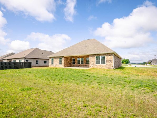 35 Winchester Dr, Priceville, AL 35603