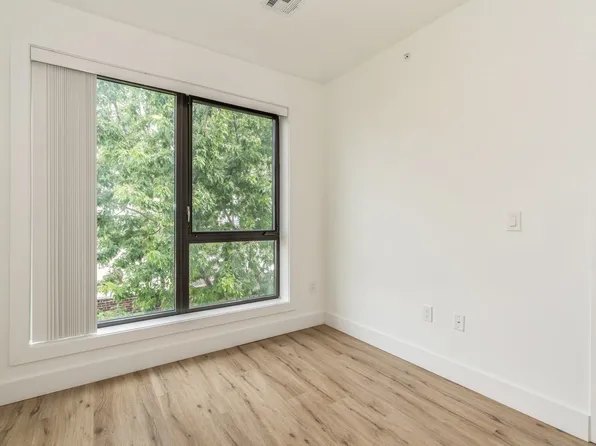 28-26 Vroom Street image 12 of 30