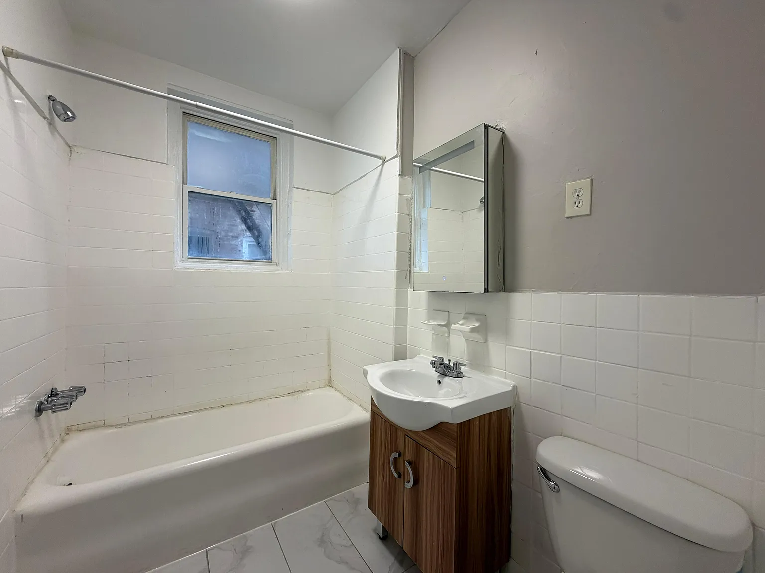 3 bed, 950 sqft, $2,295 — Photo 4