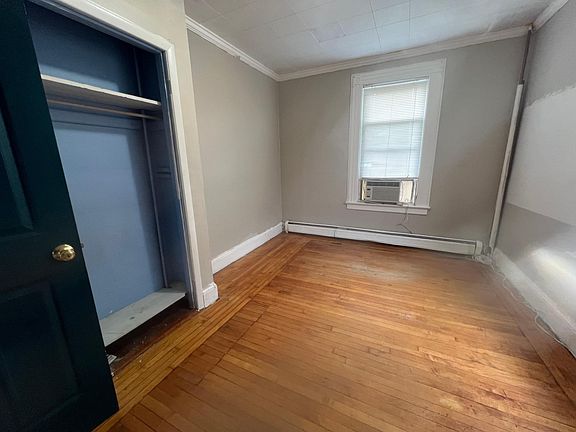 3rd image of 51 Weston St