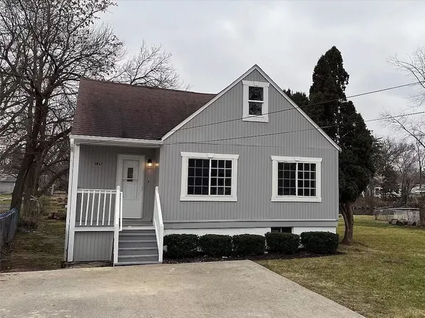 125 N Channel Dr, Round Lake Beach, IL 60073
