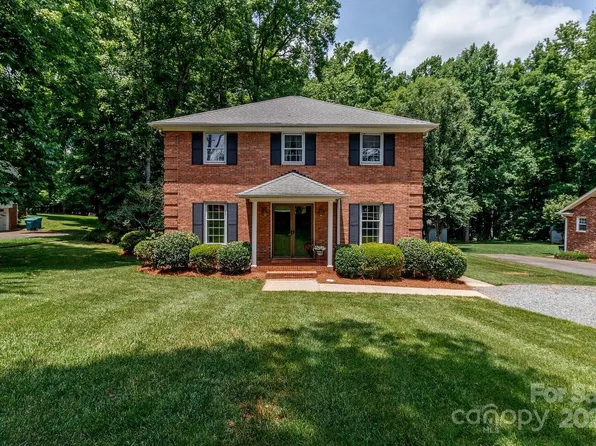 8946 Glencroft Rd, Mint Hill, NC 28227