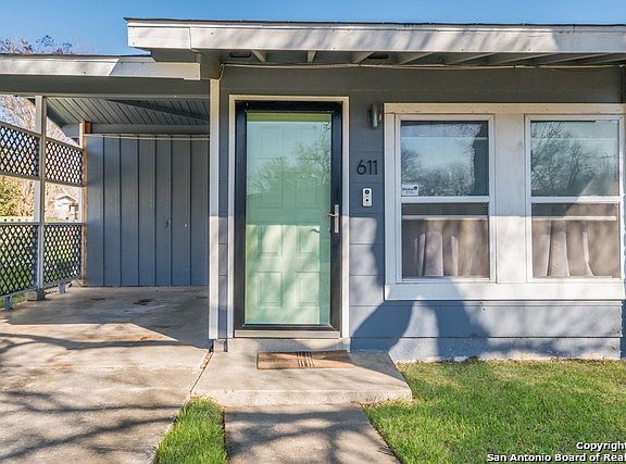 3rd image of 611 Kopplow Pl