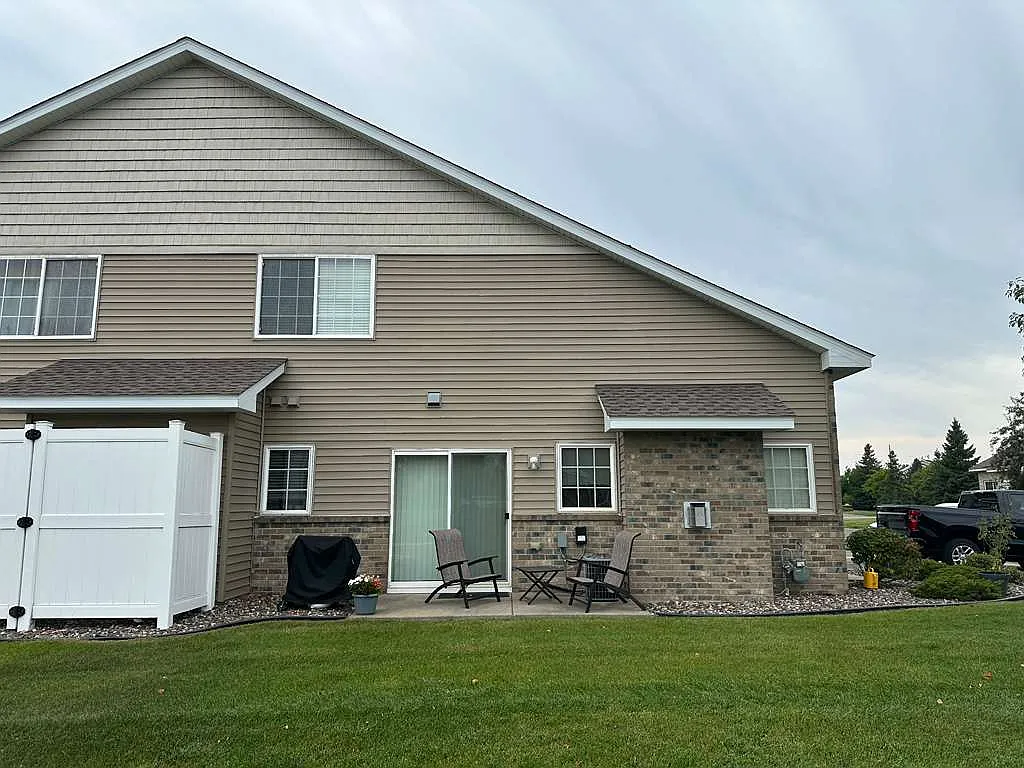 2 bed, 1.5 bath, 1396 sqft, $1,950 — Photo 2