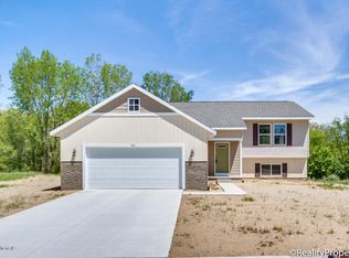 810 School Bell Ct, Belding, MI 48809