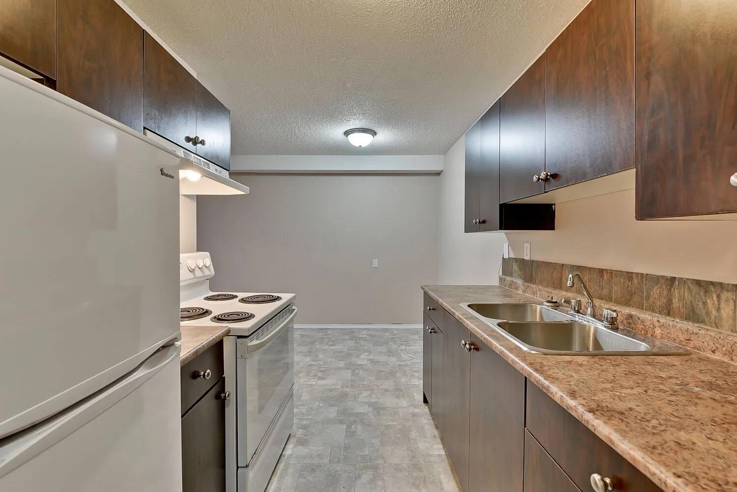 MacKenzie Apartments — Photo 1