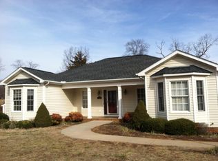 1114 London Dr, Forest, VA 24551