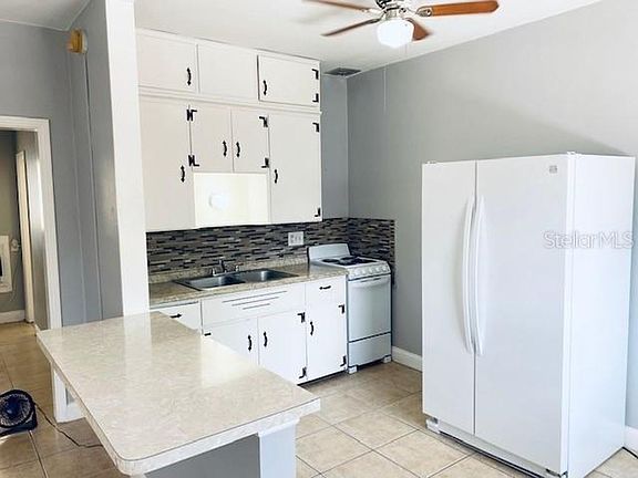 3rd image of 2035 Edgewater Dr APT 3