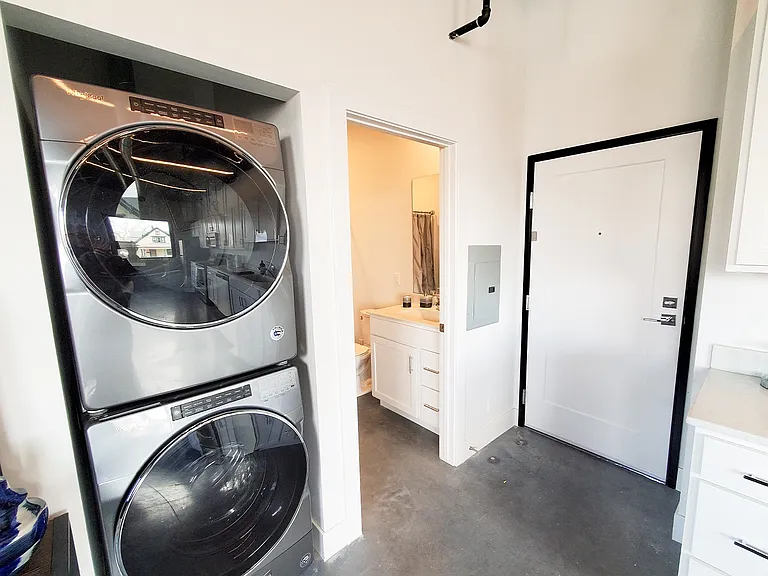 Dahlman Flats — Photo 35