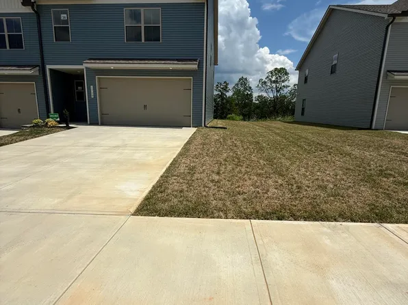 1708 Bennett Village Dr, Maryville, TN 37804