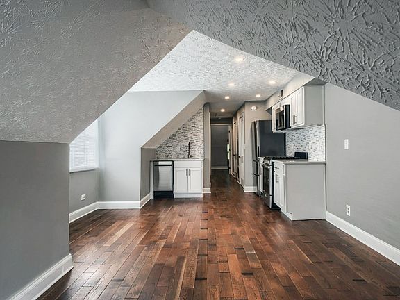 5th image of 1659 Summit St #C