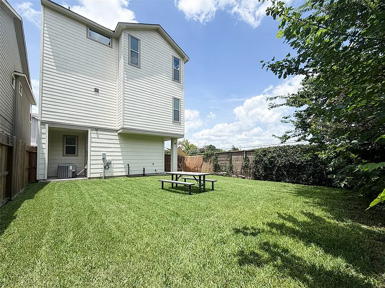 1803 Crestdale Dr — Photo 34