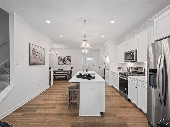 4th image of 227 Hanover Ln