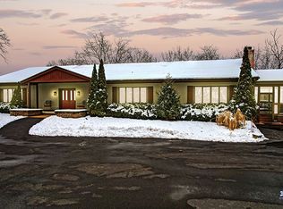 28561 W Arch Dr, Barrington, IL 60010