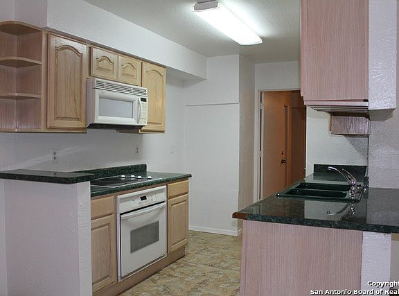 5th image of 7227 Lansbury Dr