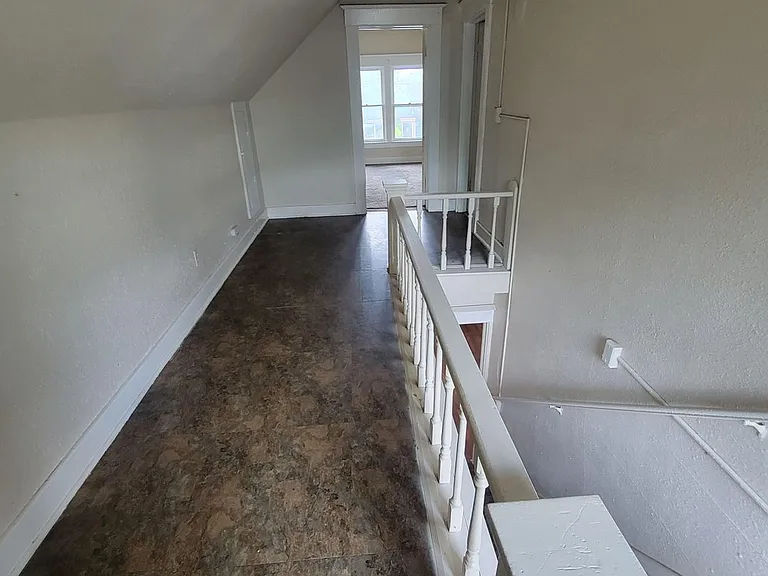 2112 N Astor St — Photo 8