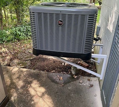 4th image of 2239 Woodpark Rd