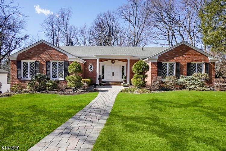 1st image of 60 Farbrook Dr