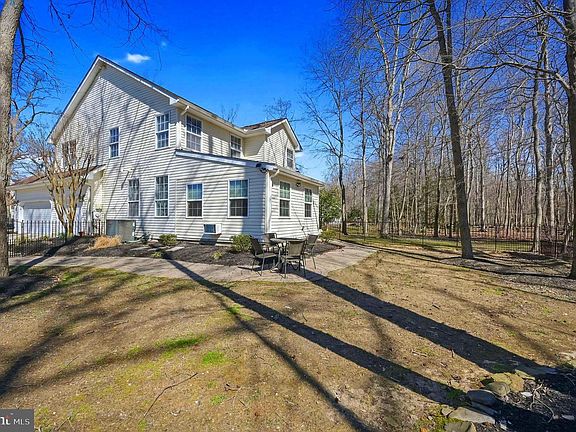 3rd image of 7 Shinnecock Rd