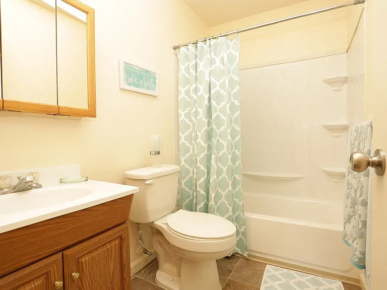 Vista Village Apartments — Photo 19