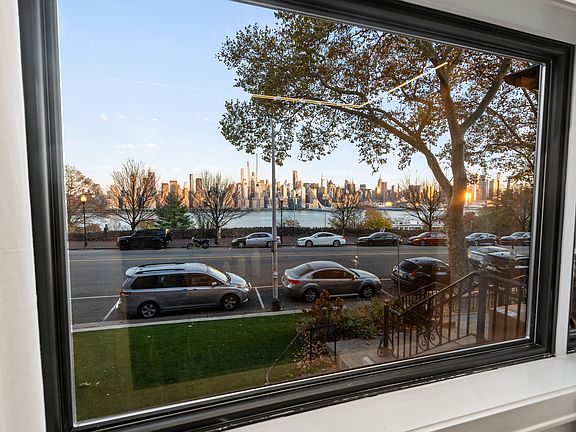 5th image of 6115 Kennedy Blvd E APT 1