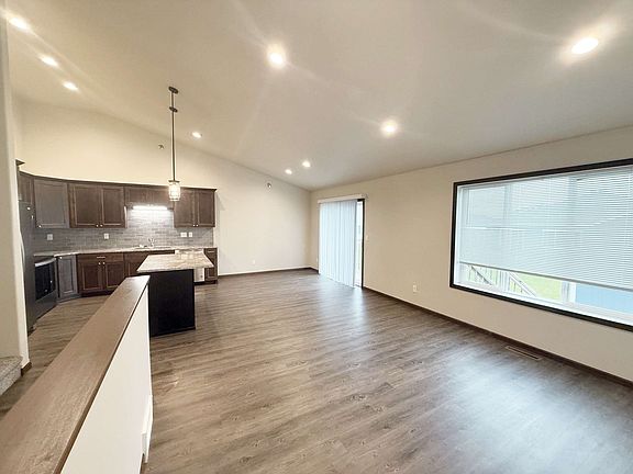 Southridge Townhomes Living