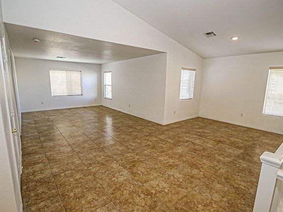 3rd image of 179 Flying Hills Ave