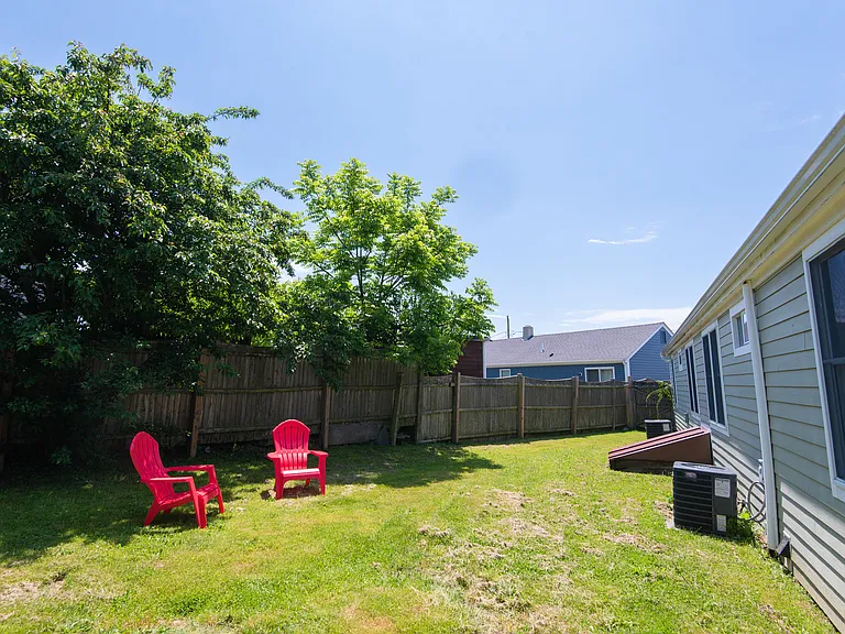 393 Aquidneck Ave — Photo 11