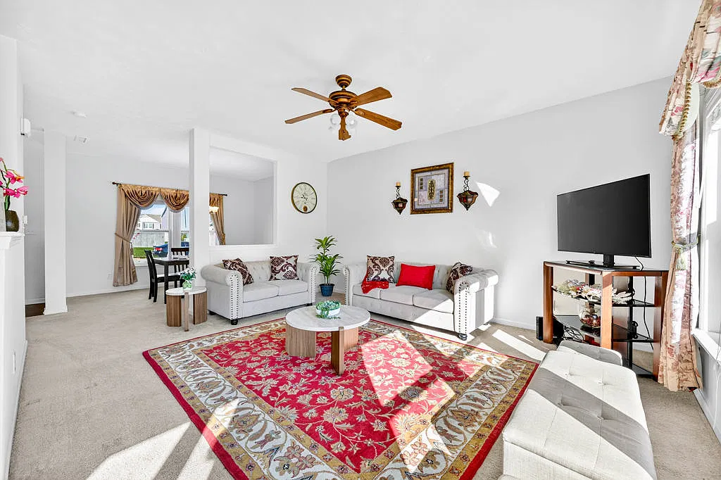 Retreat at Bayview: Furnished 4-Bedroom with 3-Car Garage, Minutes from Cummins — Photo 1
