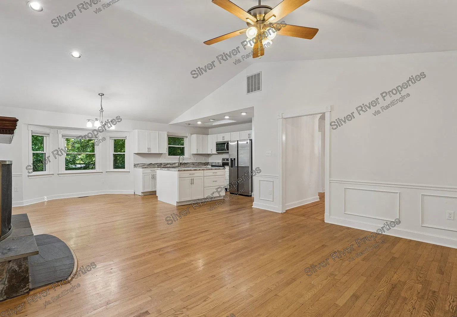 5 bed, 4.0 bath, 1924 sqft, $3,400 — Photo 3