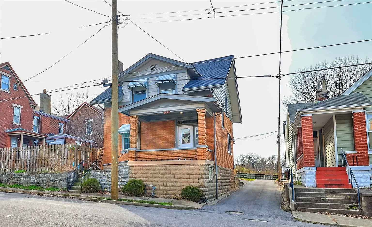 210 Beech St photo 1