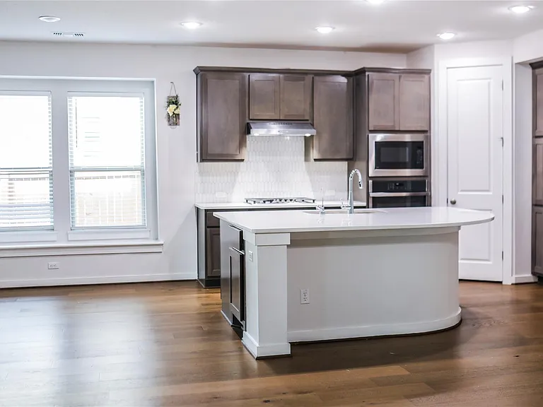 112 Rosebush Dr — Photo 4