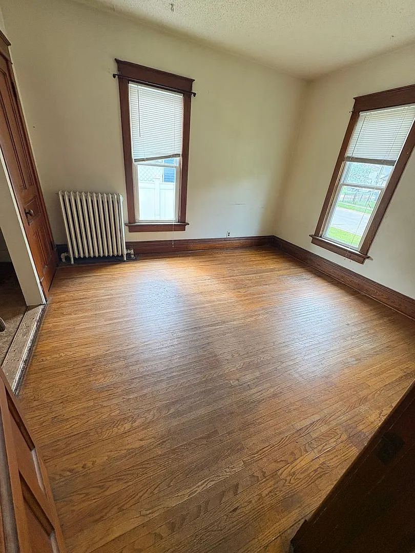 3 Bedroom 1 Bathroom Duplex — Photo 4