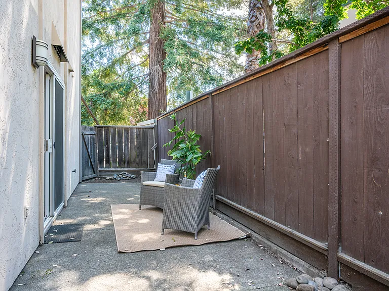 137 Sierra Dr — Photo 24