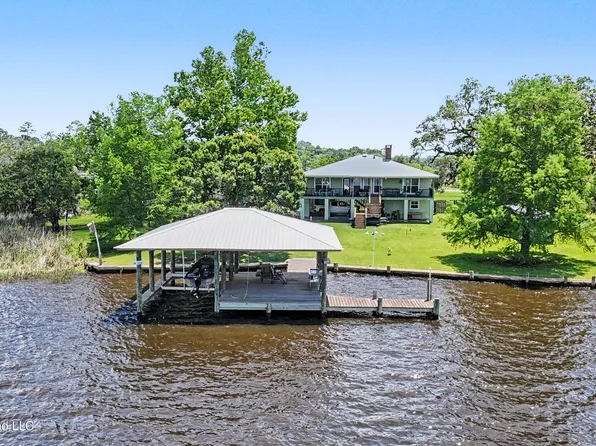 3925 Dantzler St, Moss Point, MS 39563